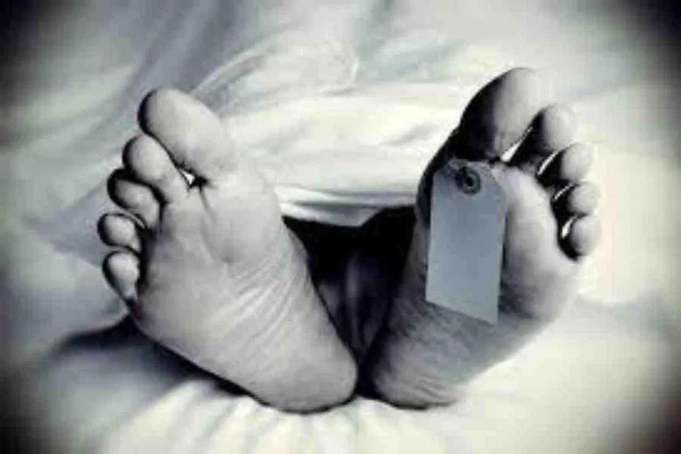 ফের মৃতদেহ আগলে পরিবার, এবার বছর পার