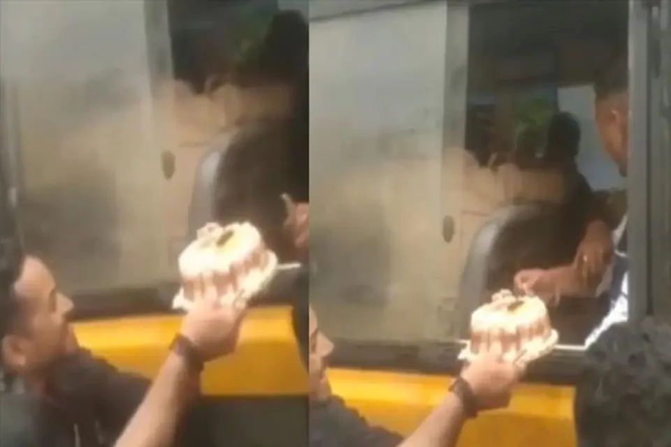 পুলিশ ভ্যানে কেক কেটে জন্মদিন পালন অভিযুক্তের, রইলো ভিডিও