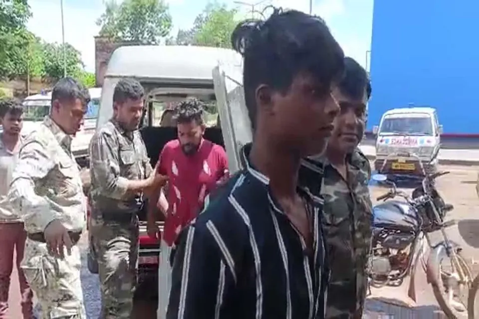 বন্দুক ও অস্ত্রসহ বেলদাতে গ্রেফতার চার ডাকাত