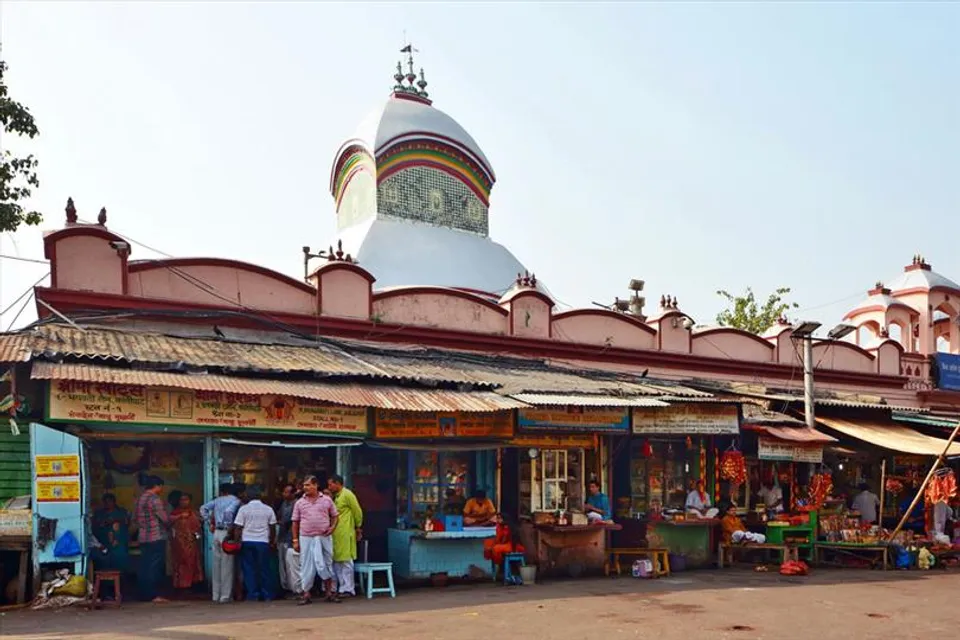 কালীঘাট মন্দিরের গর্ভগৃহে প্রবেশে নিষেধাজ্ঞা!