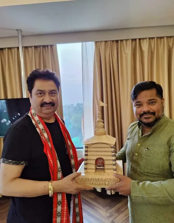 গান গাইলেন ত্রিপুরার তথ্য-সাংস্কৃতি দপ্তরের মন্ত্রী