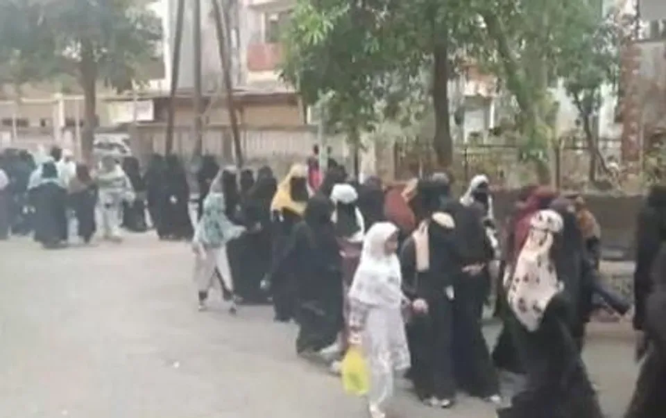 নূপুর শর্মার বিতর্কিত মন্তব্যের বিরোধিতায় নভি মুম্বইয়ে মহিলাদের বিক্ষোভ মিছিল