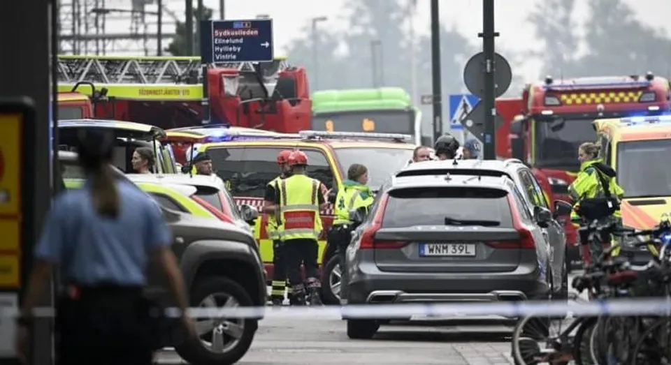 সুইডেনের শপিং মলে বন্দুকধারীর হামলা, নিহত ১