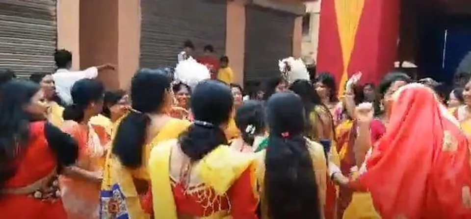 দূর্গাপুরের ফ্লাট বাড়ির পুজোয় এ এক অন্য আনন্দের জোয়ারে