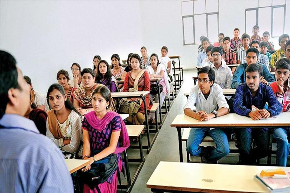 সম্পূর্ণ টিকাপ্রাপ্ত পড়ুয়াদের জন্য রাজ্যে খুলল কলেজ