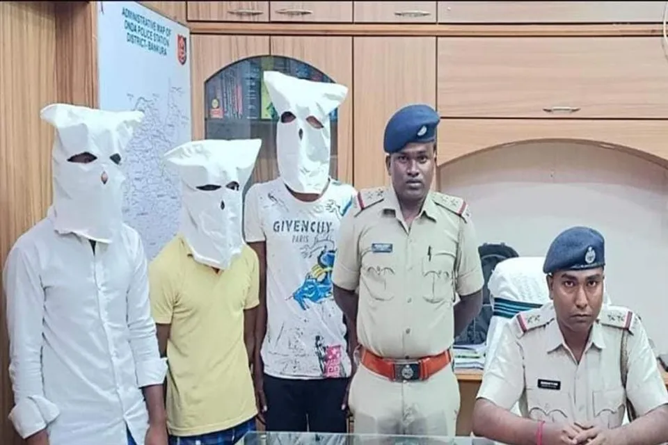 ডাকাতির ছক ভেস্তে দিয়ে তিন জনকে গ্রেফতার করলো পুলিশ