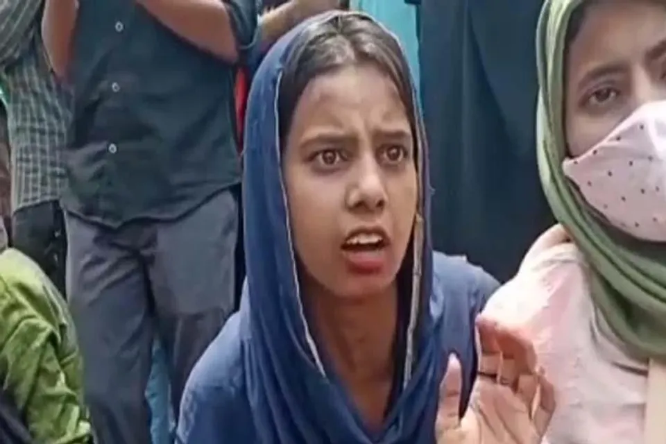 উচ্চমাধ্যমিকে ফেল, আসানসোলে বিক্ষোভ- শুনুন ছাত্রীর বক্তব্য