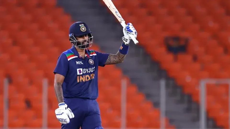 ক্রিজে টিকে যাদব-হুডা