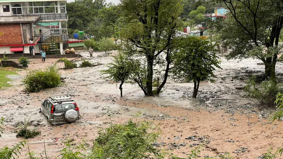 মেঘ ভাঙা বৃষ্টিতে বন্যা পরিস্থিতির কবলে ধরমশালা