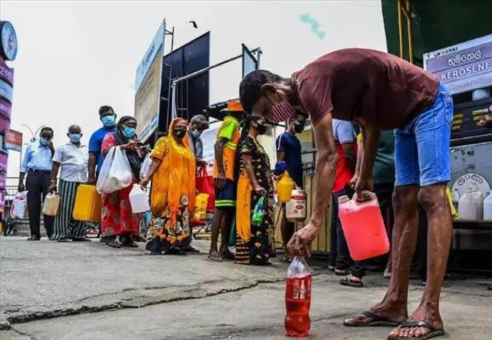 পাঁচদিন ধরে লাইন, পেট্রল পাম্পেই মৃত্যু শ্রীলঙ্কার ট্রাক চালকের