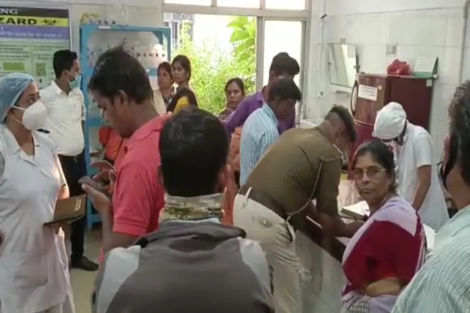 দুর্গাপুর ইএসআই হাসপাতালের জরুরী বিভাগে ভাঙচুর