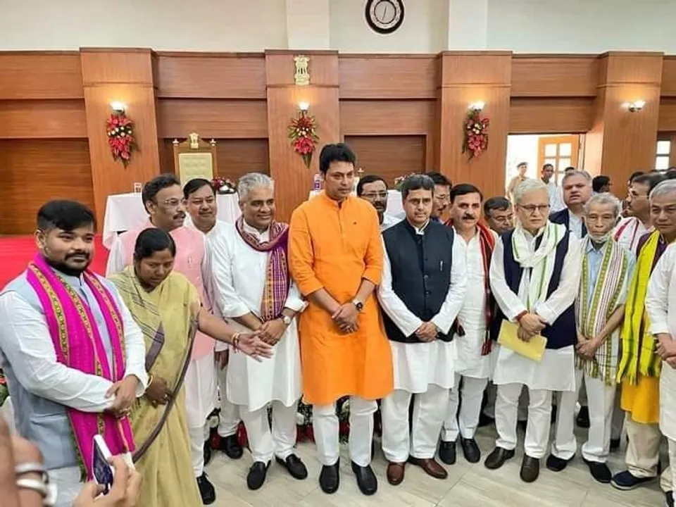 মন্ত্রীসভার সদস্যদের শুভেচ্ছা জানালেন বিপ্লব কুমার দেব