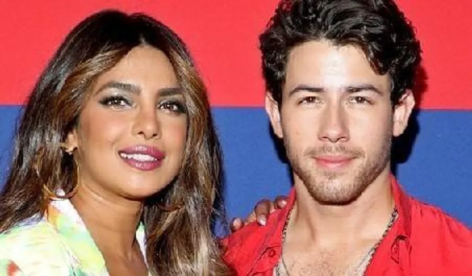 গ্লোবাল সিটিজেন ফেস্টিভ্যালে মঞ্চে লিপ লক প্রিয়াঙ্কা-নিকের দেখুন