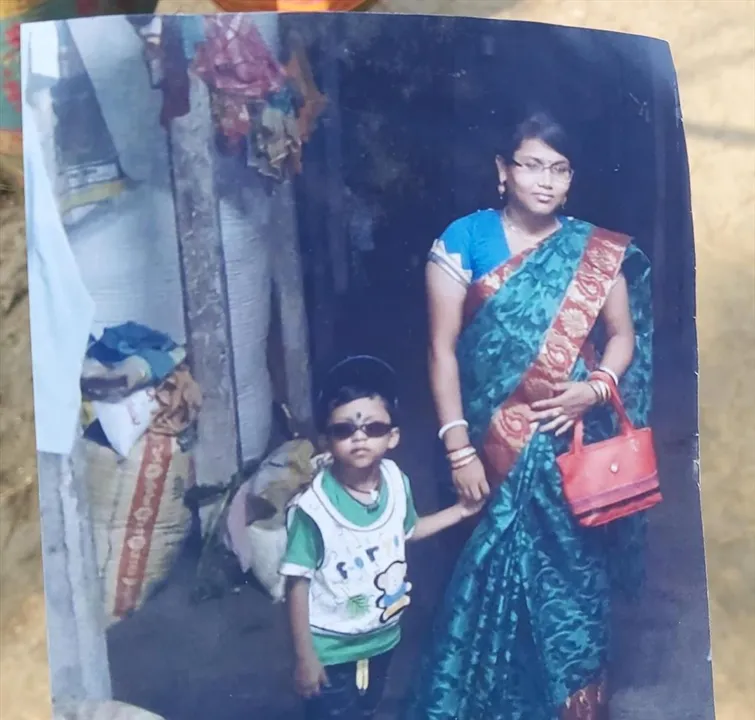 পাঁচ বছরের ছেলেকে নিয়ে নিখোঁজ গৃহবধূ, তদন্তে পুলিশ