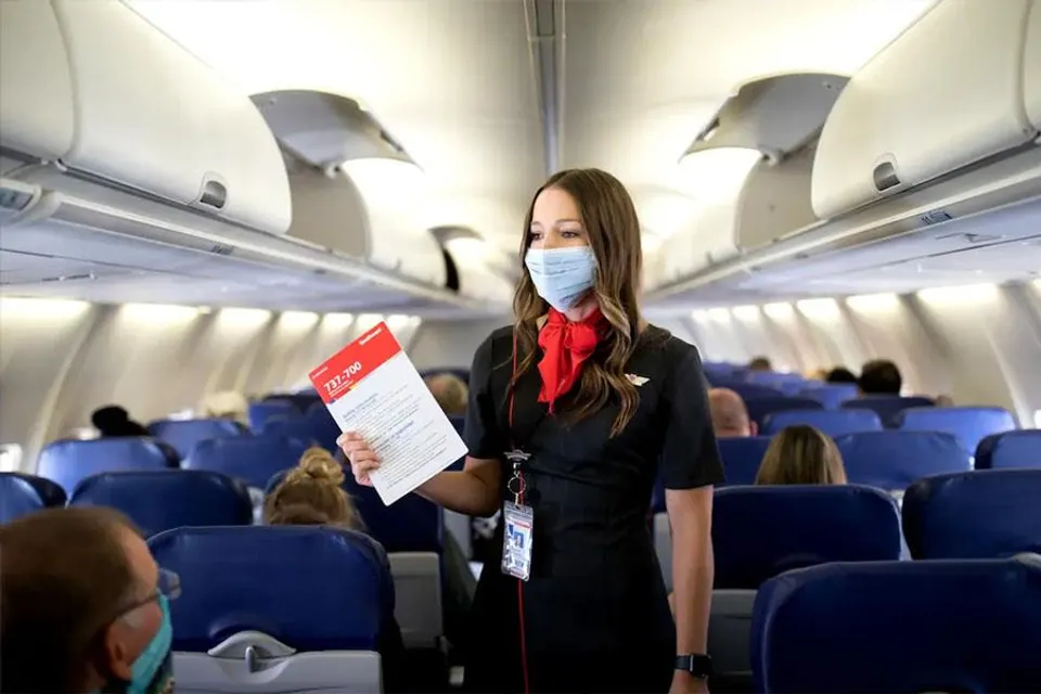 ফের বিমানে মাস্ক, ফেস শিল্ড বাধ্যতামূলক করল কেন্দ্র