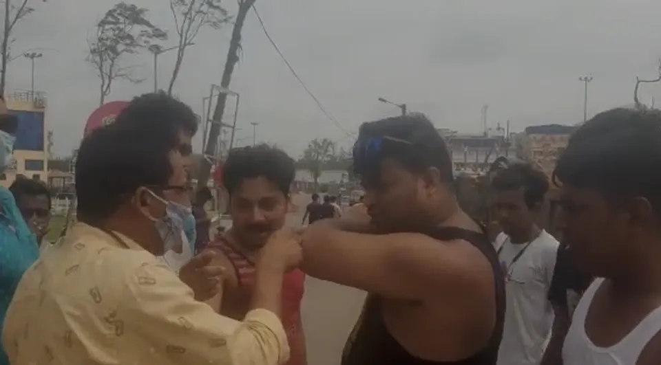 মাস্কহীন পর্যটকের ভীড় দীঘায়, ছবি তুলতে গেলে রীতিমত হেনস্থা সাংবাদিকদের