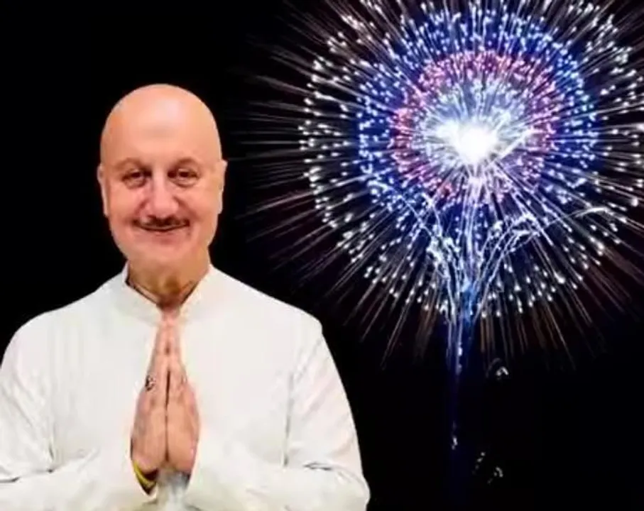 বিগ বি, এসআরকে, রানি মুখার্জির সঙ্গে দিওয়ালি উদযাপন করলেন অনুপম খের