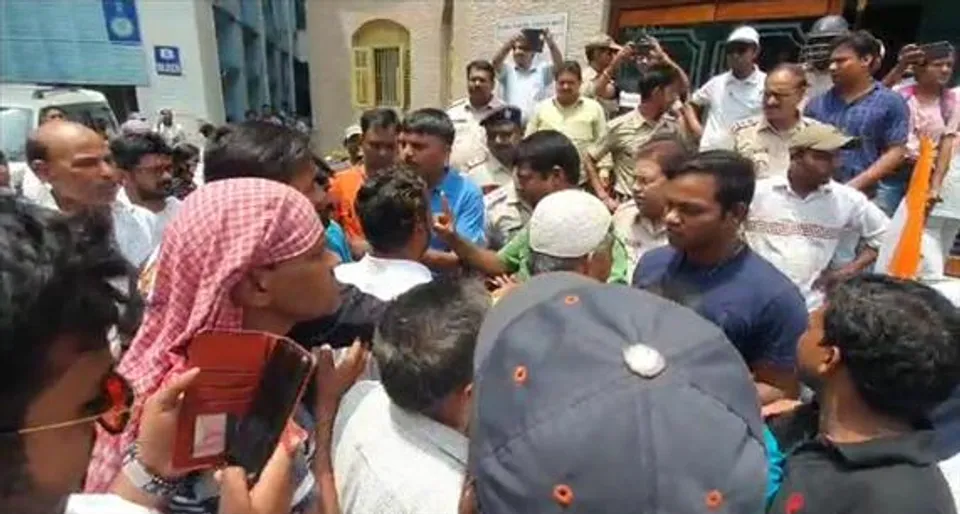 আসানসোলে পানীয় জলের দাবিতে কংগ্রেসের বিক্ষোভ