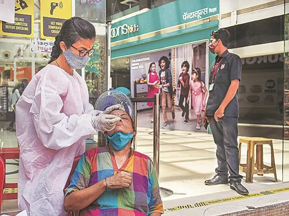 রাজ্যে দৈনিক করোনা আক্রান্তের সংখ্যা সোমবারের তুলনায় বাড়ল