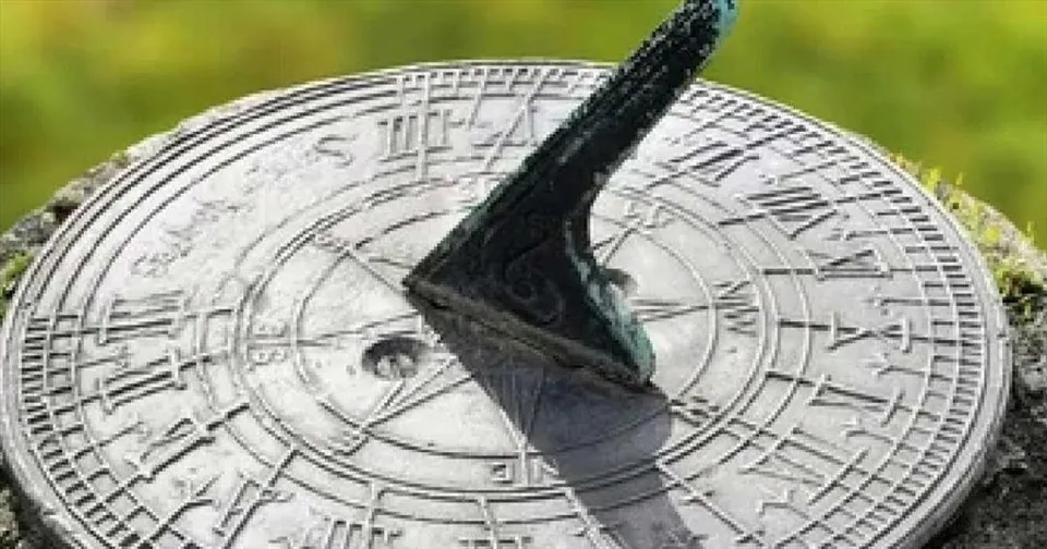 দিল্লির পর অভিনব ঘড়ি এবার কলকাতায়