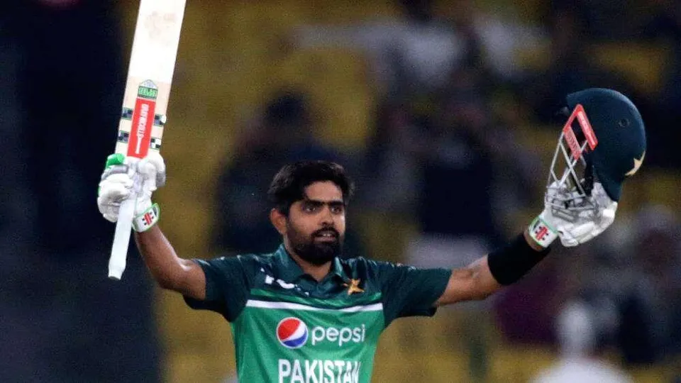 বাবরের ব্যাটে বল লাগলেই বিশ্বরেকর্ড!