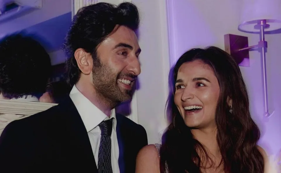 আলিয়ার 'বেবি বাম্প' চোখ কাড়ল নেটিজেনদের