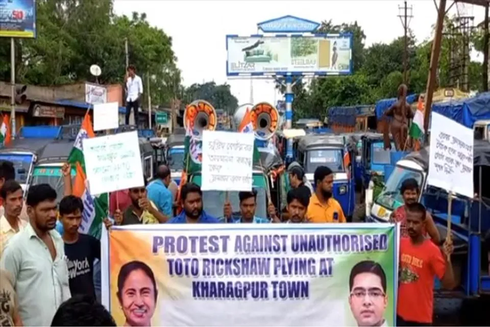 টোটো রিক্সা অপারেটর ইউনিয়নের বিক্ষোভ