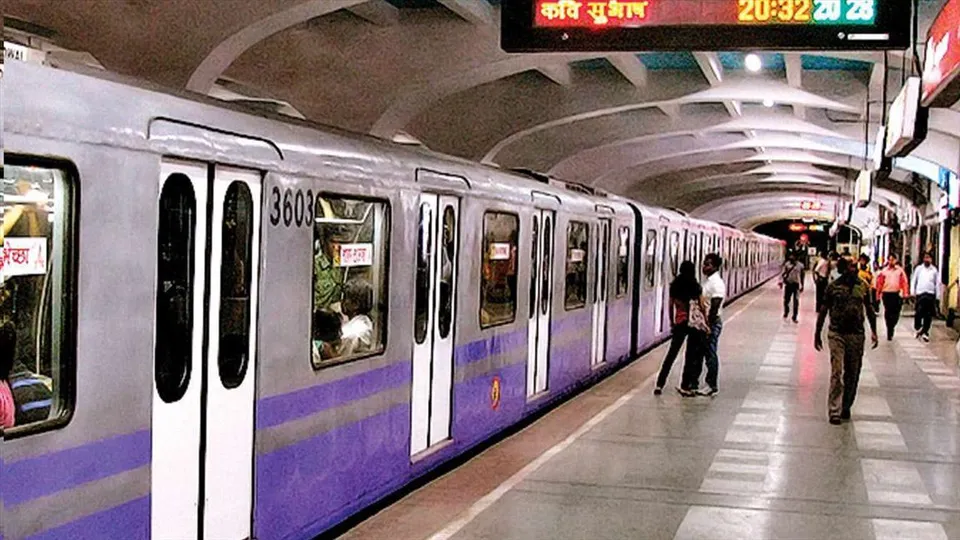 যান্ত্রিক গোলযোগে মেট্রো বিভ্রাট