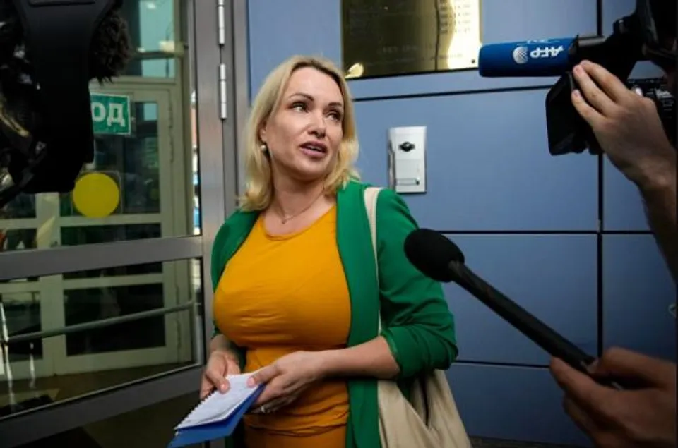 দেশ ছেড়ে পালিয়েছেন লাইভে যুদ্ধের বিরোধিতাকারী সেই রুশ সাংবাদিক