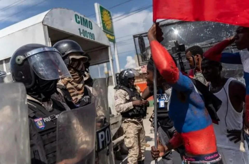 হাইতিয়ান সরকারের কাছে সাঁজোয়া গাড়ি পাঠিয়েছে কানাডা