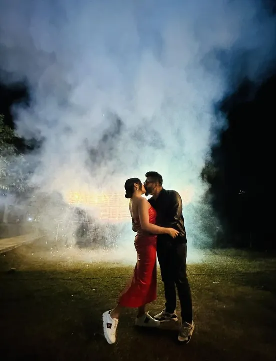 রাজ- শুভশ্রীর স্মোকি নিউ  ইয়ার