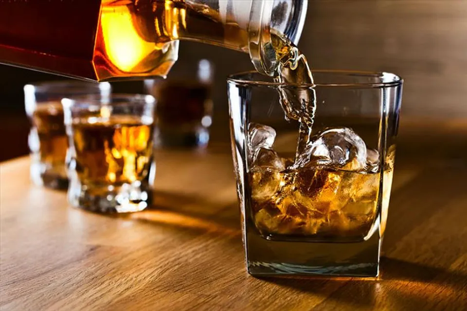 নির্দিষ্ট সময়ে পাতলা করে খাওয়া উচিত মদ!