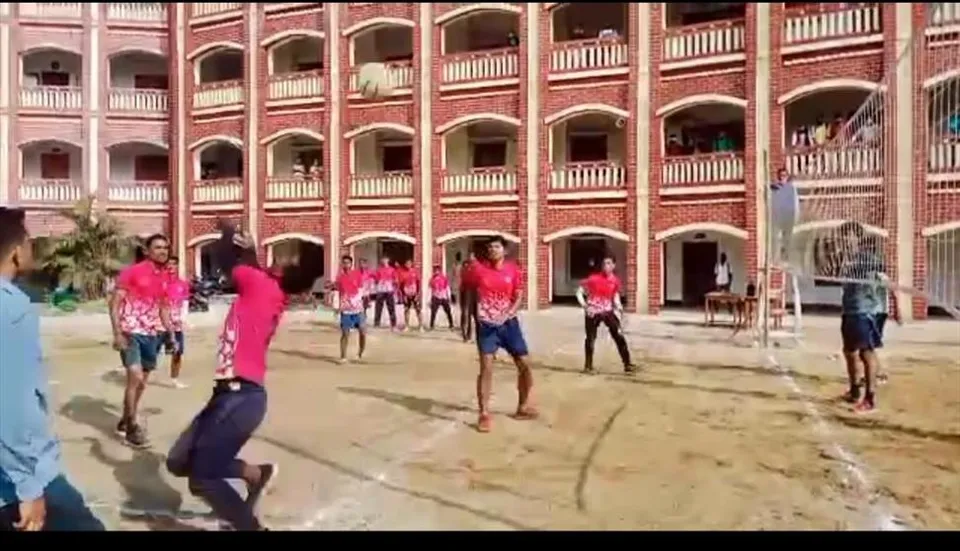 ভলিবলের আয়োজন ডেবরা কলেজ ক্যাম্পাসে