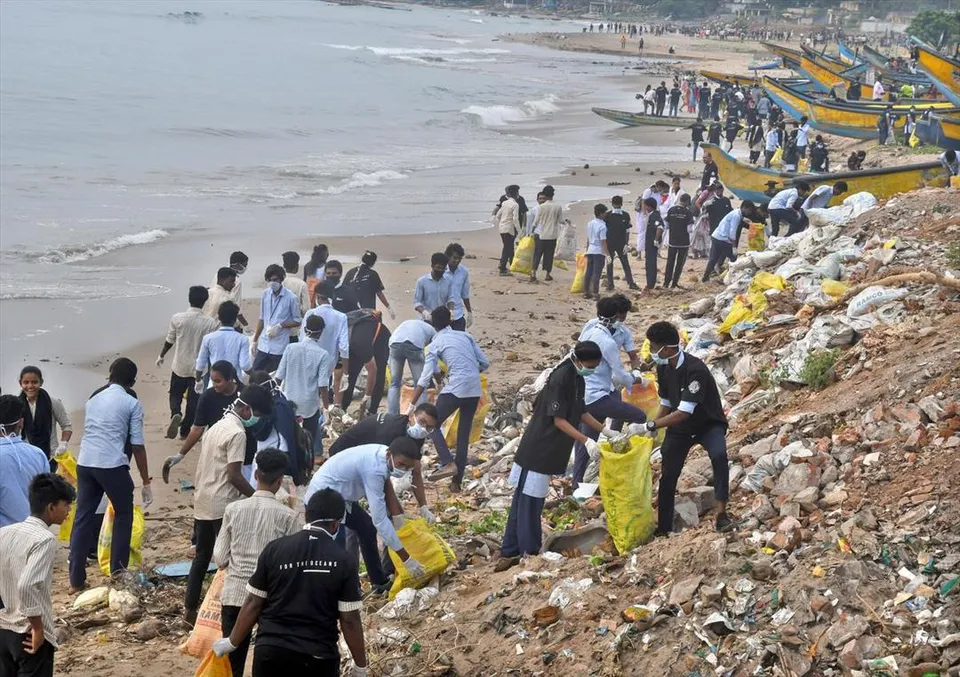 মেগা বিচ ক্লিন-আপ ড্রাইভ চালু করেছে অন্ধ্রপ্রদেশ প্রশাসন