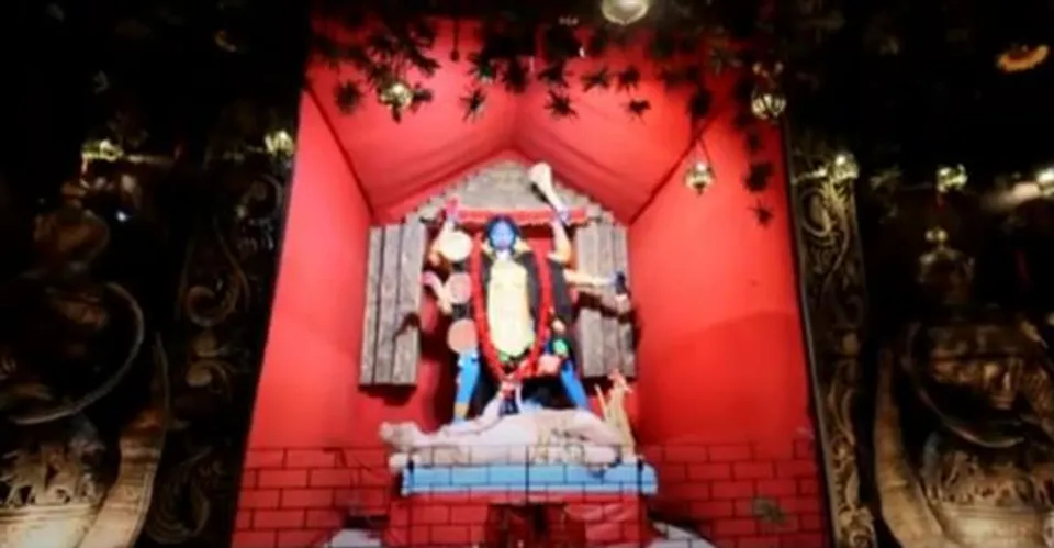 নিউরোড বন্ধু মহল-এর পুজোতে ধরা পড়েছে সৃষ্টির নিস্তব্ধতার ছবি