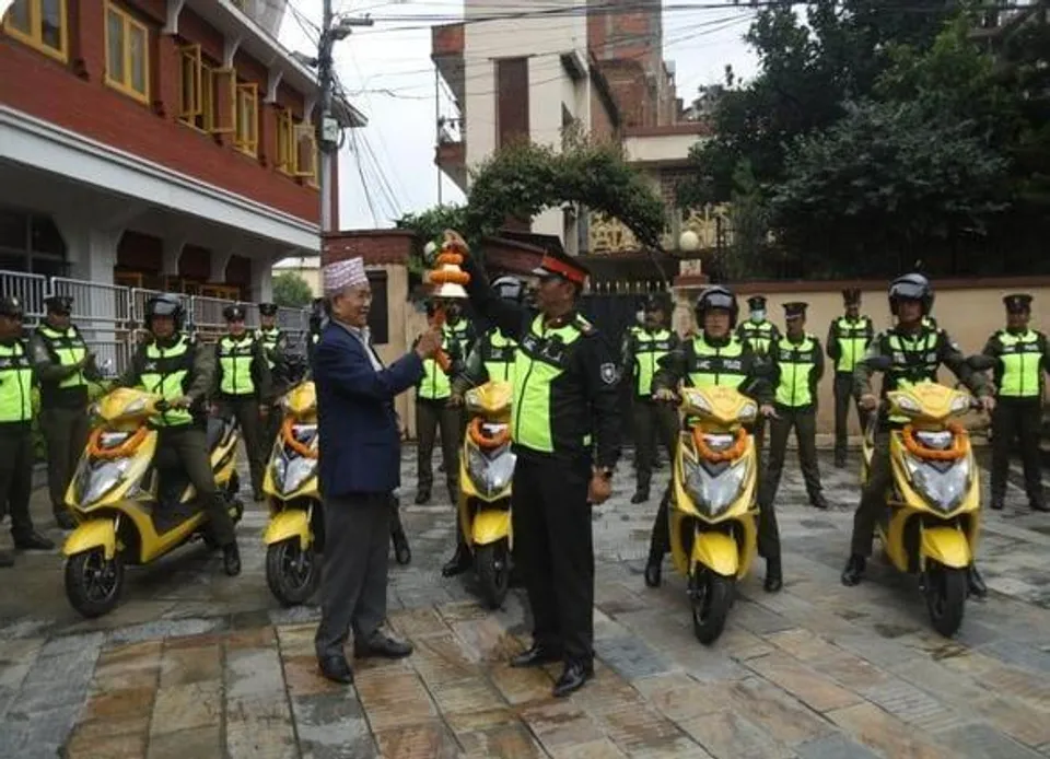 বৈদ্যুতিক গাড়ি ব্যবহার করার জন্য দেশের প্রথম স্থানীয় সংস্থা হয়ে উঠেছে নেপালের ললিতপুরের সিটি পুলিশ