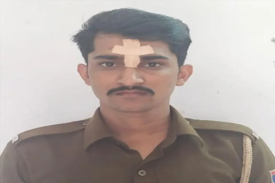 পুলিশ কনস্টেবলের ওপর হামলা, গ্রেফতার ২