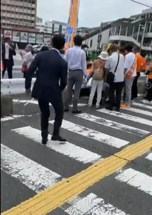 দেখুন জাপানের প্রাক্তন প্রধানমন্ত্রীকে গুলি করার ভিডিও