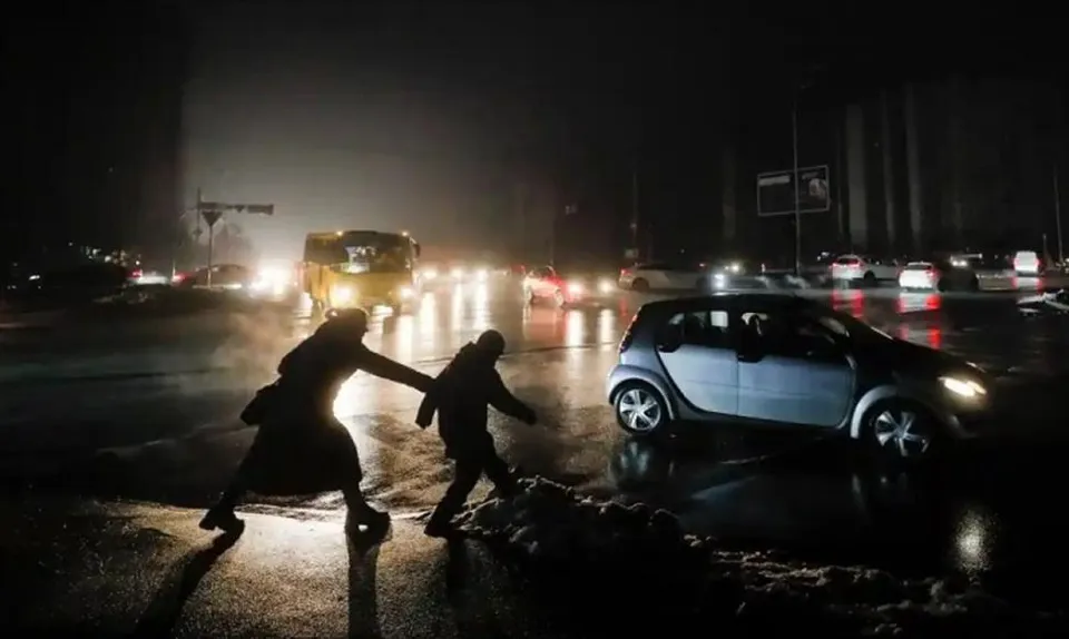 ইউক্রেনজুড়ে ৬০ লাখের বেশি গ্রাহক বিদ্যুৎহীন, দাবি জেলেনস্কির