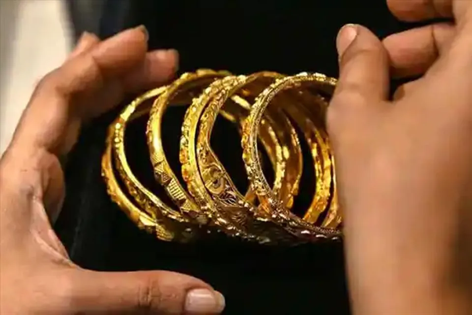 ১.৮৩ কোটি টাকার সোনা সমেত গ্রেফতার ১