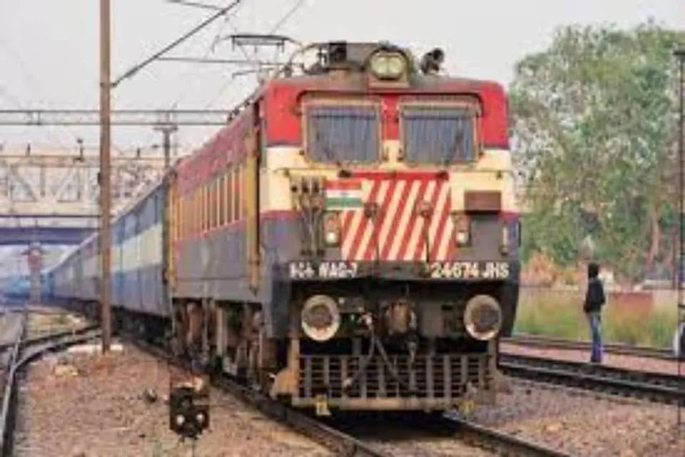 মহারাষ্ট্রে ট্রেনে আগুন