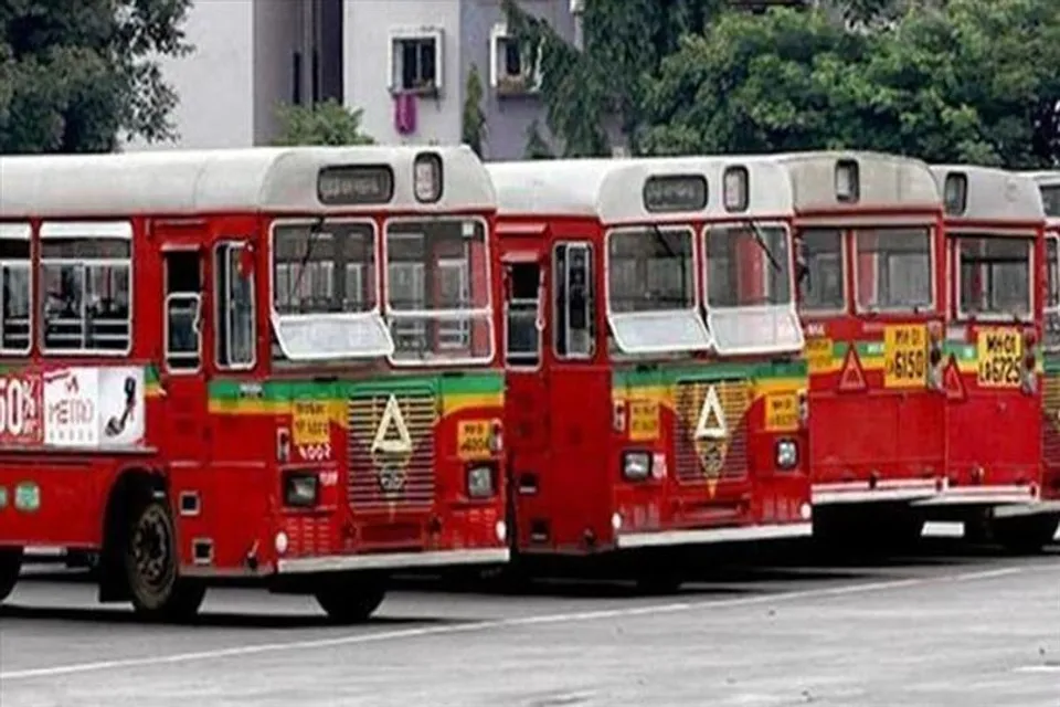 বাস ধর্মঘটে দুর্ভোগ নিত্য যাত্রীদের