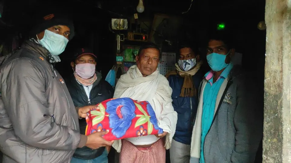 গরীব পরিবারের পাশে দাঁড়াল 'কল্পতরু'!