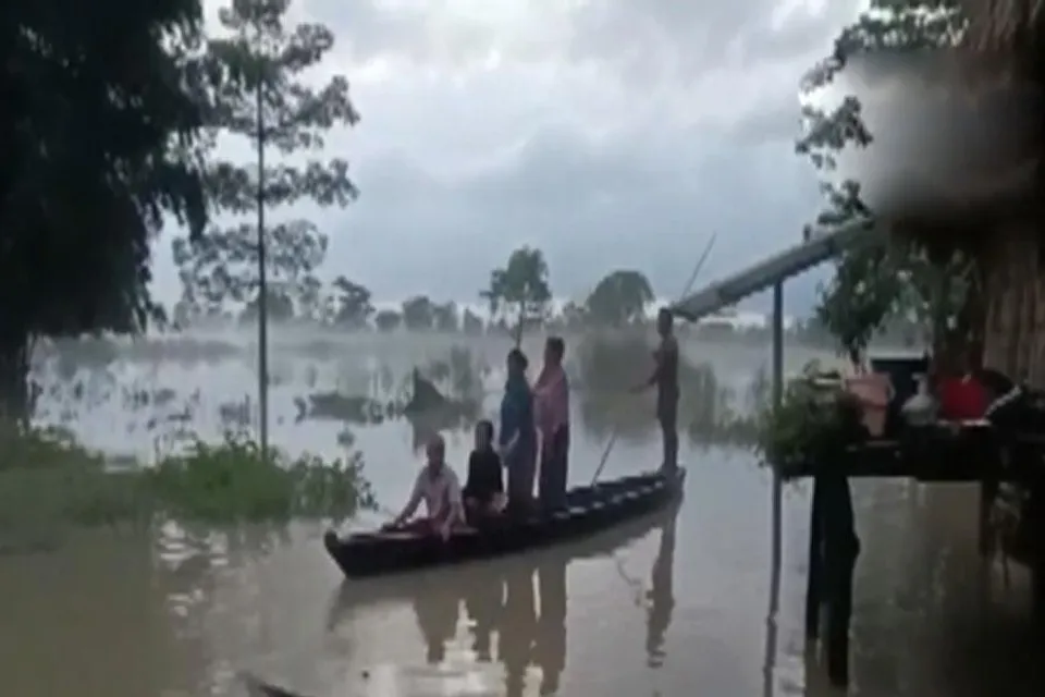 ফের আসামে বন্যার জেরে ক্ষতিগ্রস্থ একাধিক পরিবার