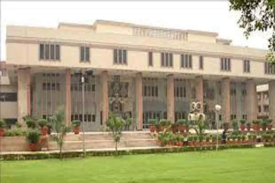 মন্ত্রীর আবেদনের নোটিশ জারি করলো হাইকোর্ট