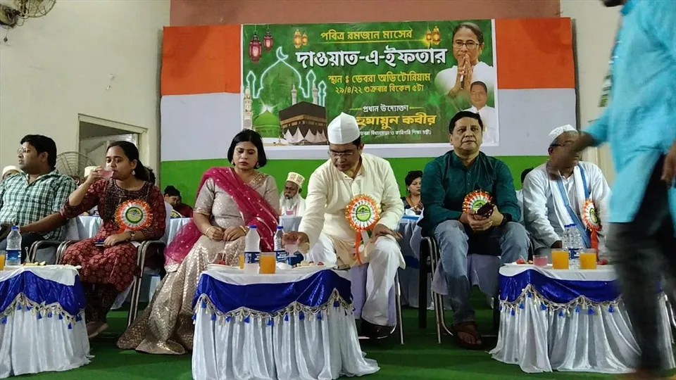 ডেবরায় হুয়য়ুন কবীরের উদ্যোগে পালিত হল দাওয়াত-এ-ইফতার