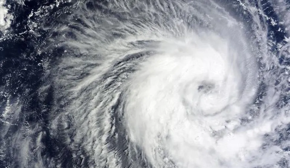 ঘণ্টায় ১১০ কিমি বেগে ধেয়ে আসছে সিত্রাং