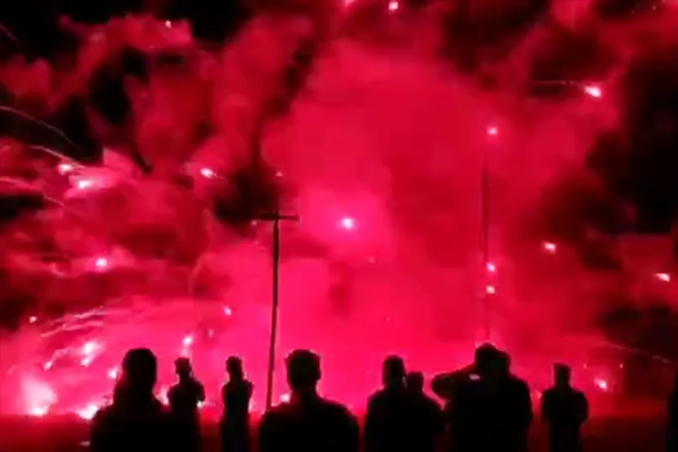 দুর্গাপুজো উপলক্ষে আতসবাজির অনুষ্ঠান