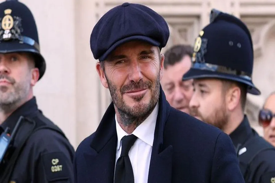 রানীকে দেখতে ১২ ঘণ্টা ধরে অপেক্ষা করছেন ডেভিড ব্যাকহেম