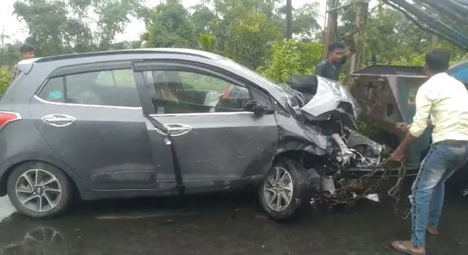 বড়সড় দুর্ঘটনার কবলে তিনটি গাড়ি